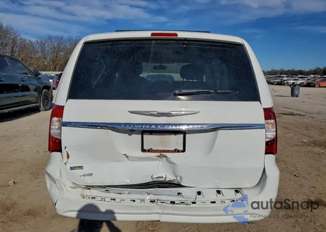 2016 Chrysler Town & Country Touring z USA, uszkodzony, nr VIN 2C4RC1BG0GR289282